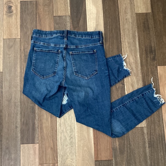 BRAND NEW TRENDY JEANS!! - Picture 4 of 5
